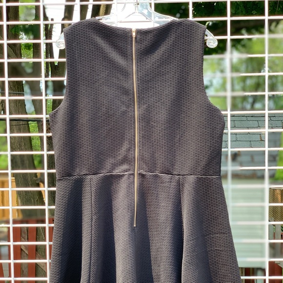 Black A line dress - Picture 3 of 4